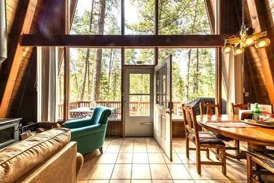 Image de Fabulous Upper Canyon Forest Retreat with Wildlife Viewing Deck