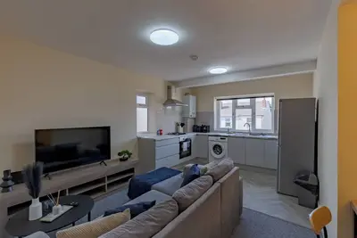 Image de Modern Cozy 2br- Private Parking- Near Wba