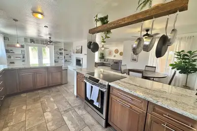 Image de Family-Friendly 3br house in Prime Location-near hospital – Pets Stay Free