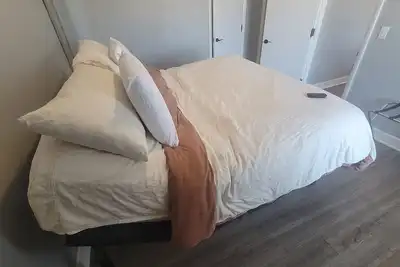 Image de Modern, 1 King Bedroom overlooking downtown