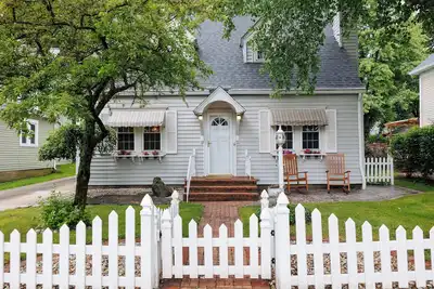 Image de Charming 3-bedroom house located on Main Street in Downtown Middlebury
