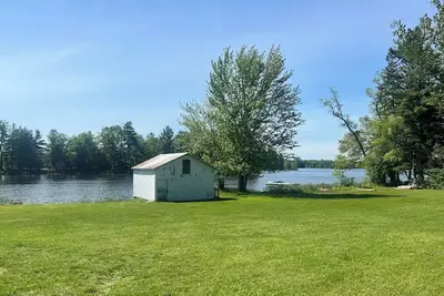 Image de Sydenham Lake Cottage Rental