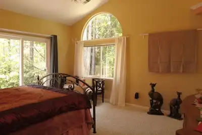 Image de Tranquil 4 bedroom house with 8 person cedar hot tub in Gualala