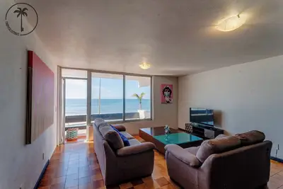 Image de 2 Bedroom Sea View Apartment. Tropicalistings