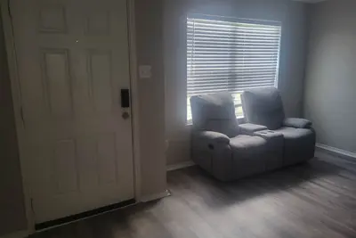 Image de 4 Bedroom 2 Bath, Workspace, King Bed, Pets Ok