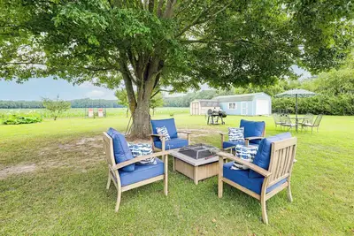 Getaway on 1/2 Acre w/ Deck in Georgetown