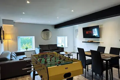 Image de Seven Suites | Open Plan Living With Pool Table