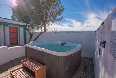 Image de Beautiful and fun 3 bedroom house with a hot tub, arcade games and lots of room.