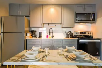 Image de King Suite, Quiet Relaxing Stay 15 mins to Ft Moore