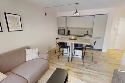 Image de 3 pièces climatisé neuf centre Menton avec terrasse