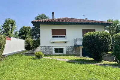 Image de Maison de ville rénovée à Cambo-les-Bains avec balcon-terrasse