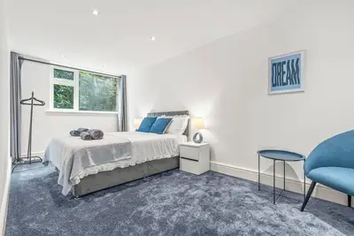 Image de Luxury 2br City Apt w/Parking - Sleeps 8