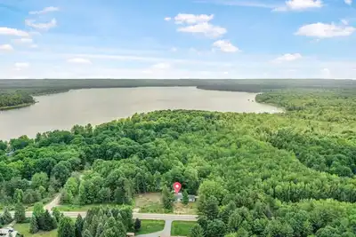 Image de Sunny 3br w/ Firepit + Game Yard | Walk to Green Lake