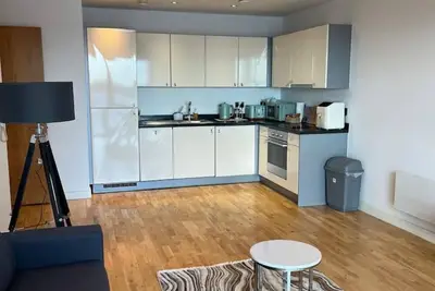 Image de City Gem: 2br by Docks & Shops