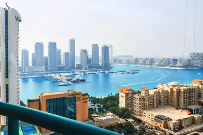 Image de Elegant 2br + Breathtaking Views & Prime Location