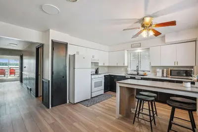 Image de The Big Muddy Riverfront Bungalow