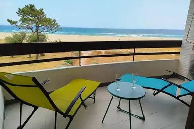 Image de Bord de mer pour ce T2 climatisé avec parking et Wifi- 4pc250
