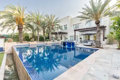 Image de Luxurious Villa with Private Pool, Game Lounge and Mins from Dubai Marina and Jbr Beach, Emirates Hills by Deluxe Holiday Homes