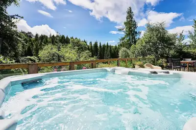 Image de Glenardle Lodge - Riverside Highland Lodge w/ Hot Tub & Forest Views