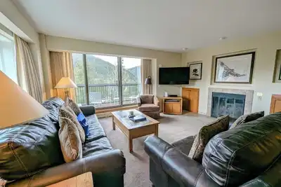 Image de Mountain views, spacious, trails, shared hot tub