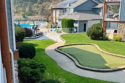 Image de Family Friendly Condo. Located directly on the Narrows of the Shuswap.