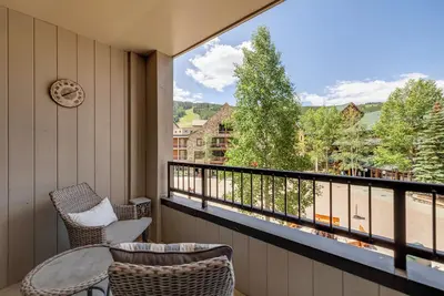 Image de Walk to Gondola, garage parking and multiple hot tubs!