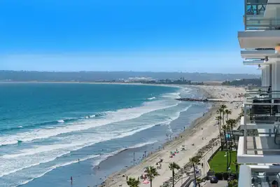 Image de Ocean Front Luxury Beach Living!