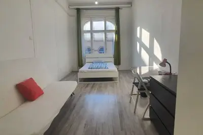 Image de Sunny, 4-bedroom apartment with balcony view @ center with WiFi