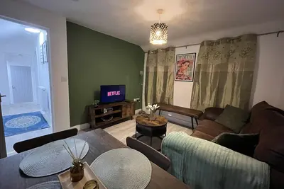 Image de Appartement-en Ville-Sdb privée avec douche-Vue sur Rue-central hub