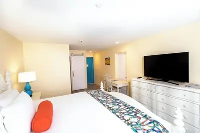 Image de Urban View Retreat Steps from Local Cafés, Shops and Vibrant Cultural Attraction