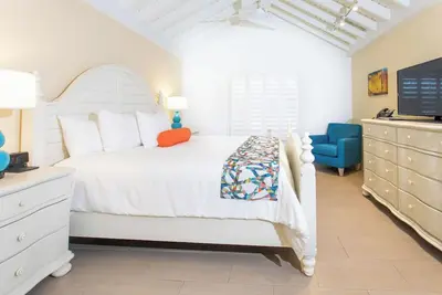 Image de Experience Christiansted’s Charm from Stylish and Comfortable Waterfront Room