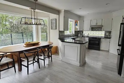 Image de 4-bedroom house in charming Fish Creek Calgary with WiFi, fitness room, Ac