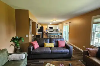 Image de Premier 4br/2. 5ba Home: Across from Great Wolf Lodge & Mins to Six Flags, I-94!