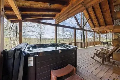 Image de Romantic Log Cabin • Hot Tub • Fireplace • View