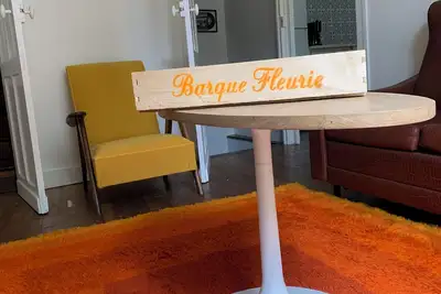 Image de Maison de ville avec acces jardin! \nBarque Fleurie et sa déco des années 60