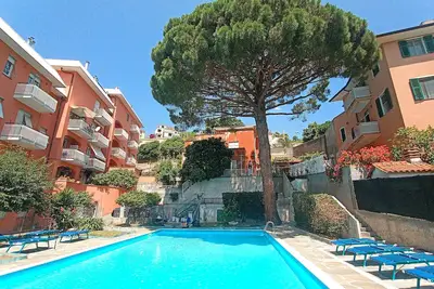 Image de Appartement 'Sole E Mare' avec piscine partagée, terrasse privée et jardin privatif
