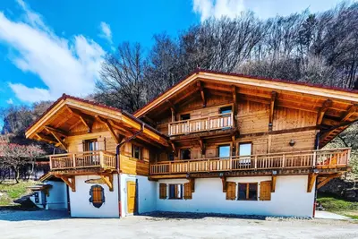 Image de Chambre 'Chambre Familiale 4p' avec vue sur la montagne, jardin partagé et Wi-Fi