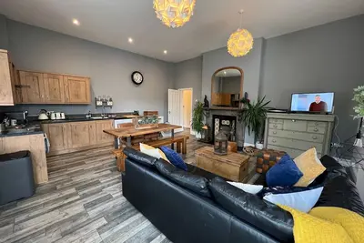 Image de Pass the Keys | Historical Victorian Apt for 6 & Pets