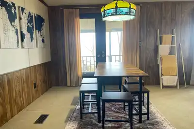 Image de Short walk to the marina, lake views, plenty of parking for trailers or RVs