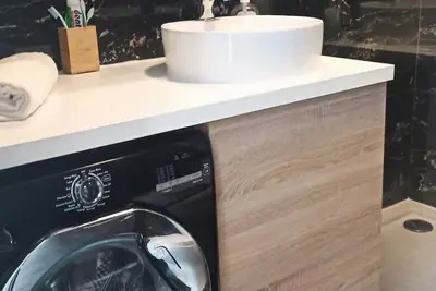 Image de Charming 3-bedroom apartment close to Victoria.