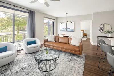 Image de Stylish 2br Condo at Amli Addison w Pool