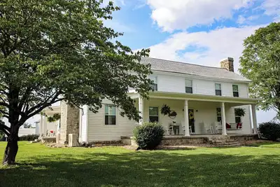 Image de Charming 5-bedroom farmhouse with WiFi, Ac in serene Fountain Run