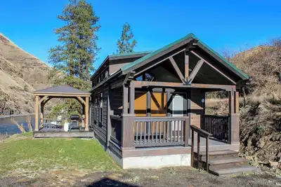 Image de Escape to River Retreat Cabin #4 — Salmon River Views & Adventure Out Your Door
