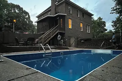 Image de 4-bedroom estate Downtown Cleveland WiFi, Pool, massage chair Kitchn Holidays