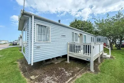 Image de Superb caravan at Broadland Sands Holiday Park nearby Lowestoft ref 20322bs