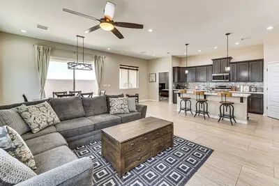 Image de Mtn-View Home w/ Patio, 3 Mi to Colorado River!