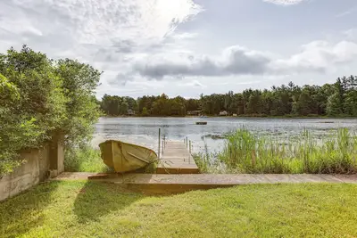 Image de Lakefront Home w/ Deck: Central Michigan Escape!