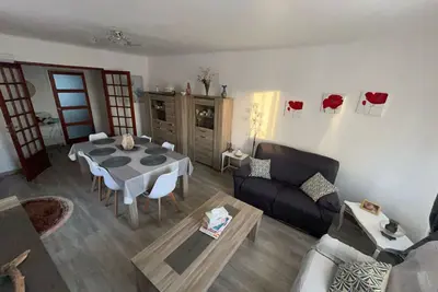 Image de Appartement en rez-de-chaussée de villa avec terrasses et piscine