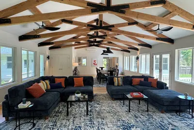 Image de Spacious 3-bedroom house w/ wood stove, gym access, close to ski/snowboard!