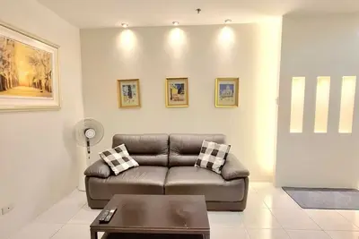 Image de Luxury 1-bedroom apartment with Manila Bayviews with Ac, Pool, Balcony, Netflix